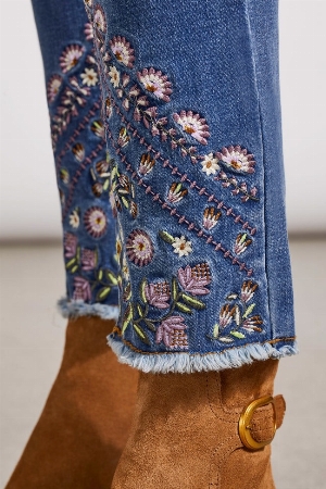 TRIBAL Jean pull on à jambe brodée au bas